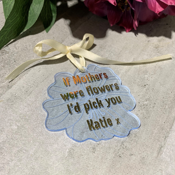 Personalised Acrylic Flower Gift Tag <p>With delicate flower detail & gold vinyl personalisation!